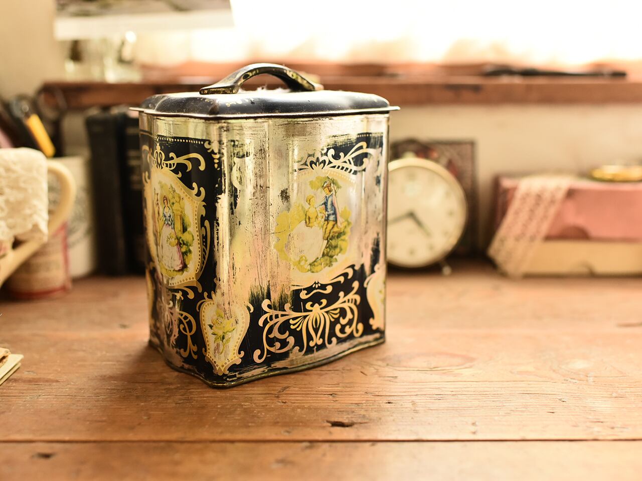 *お取り置き* 雰囲気のある凝った形が可愛いティン缶 フレンチブロカント