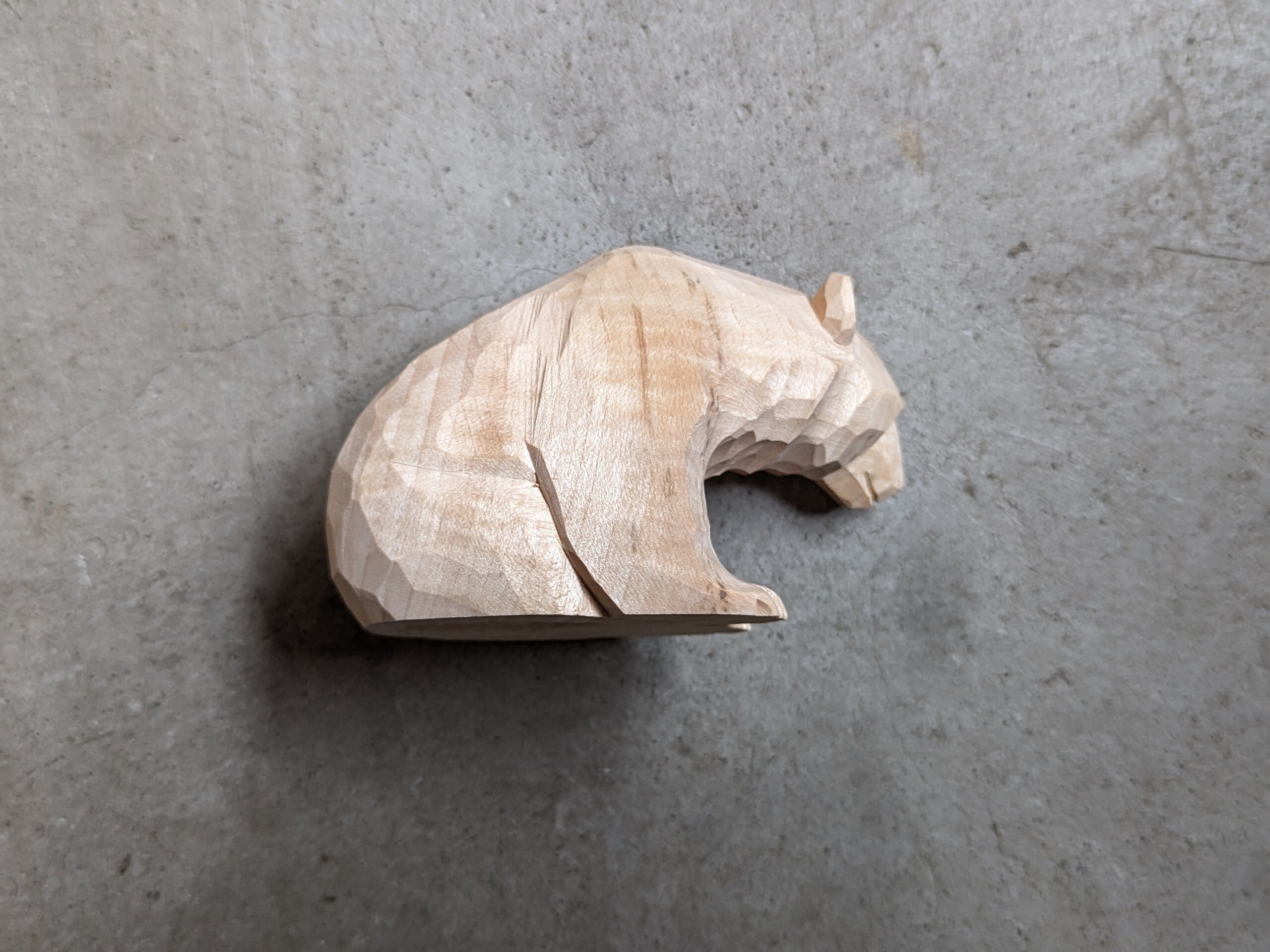 賀上隼敬 座り熊（全身）「お座り」 | 木彫りの熊 | inoya