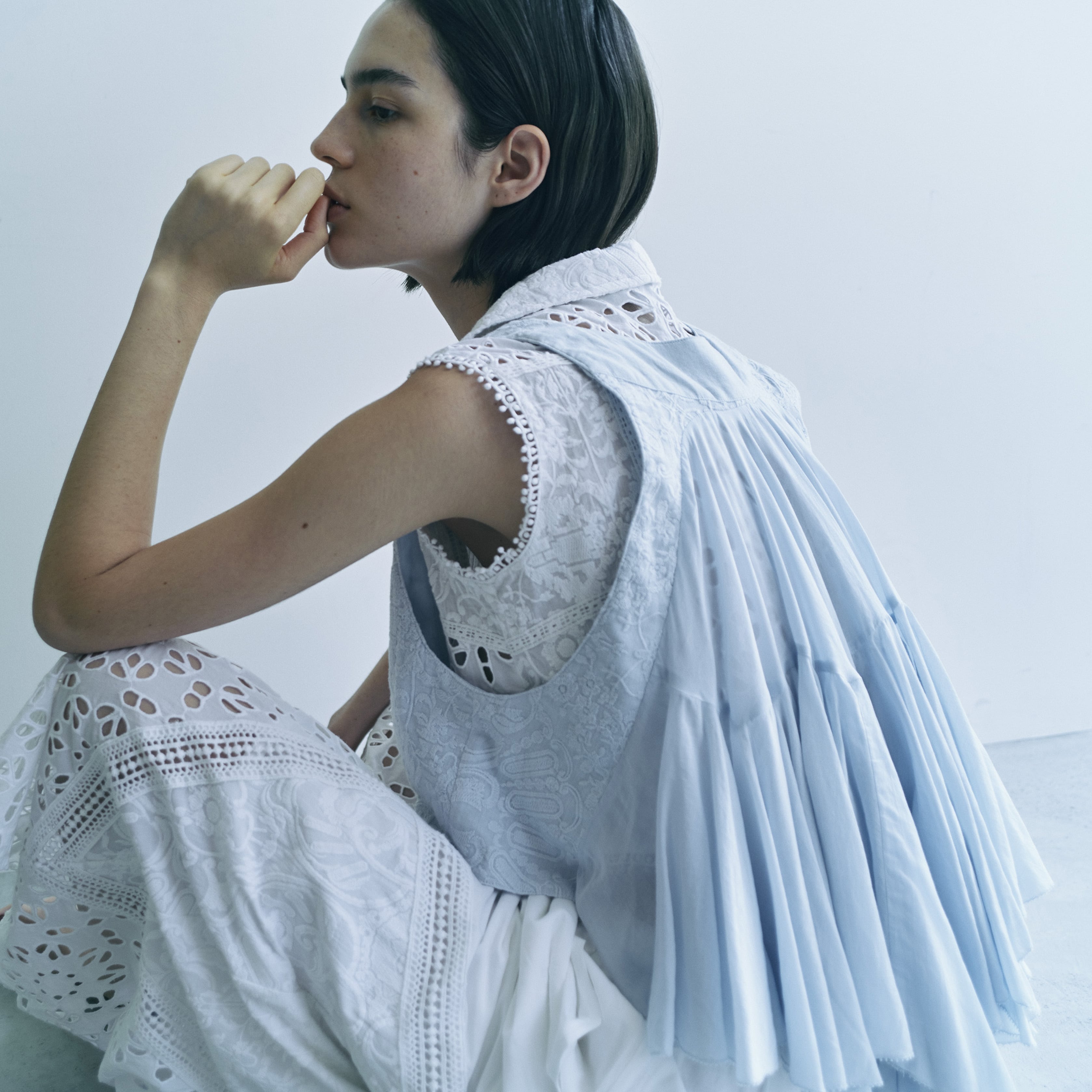 SFN0825〕ロングティアードフリルテールトップス | AAYUSHI