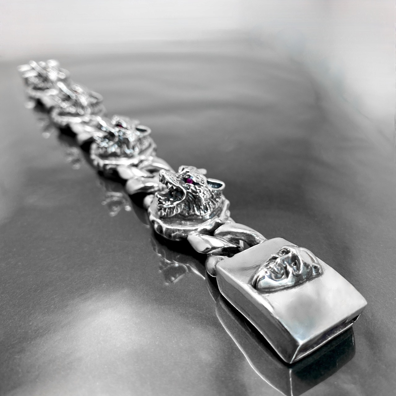 WOLVES CHAIN BRACELET with RUBY / ウルヴスチェーンブレスレット・ルビーアイズ