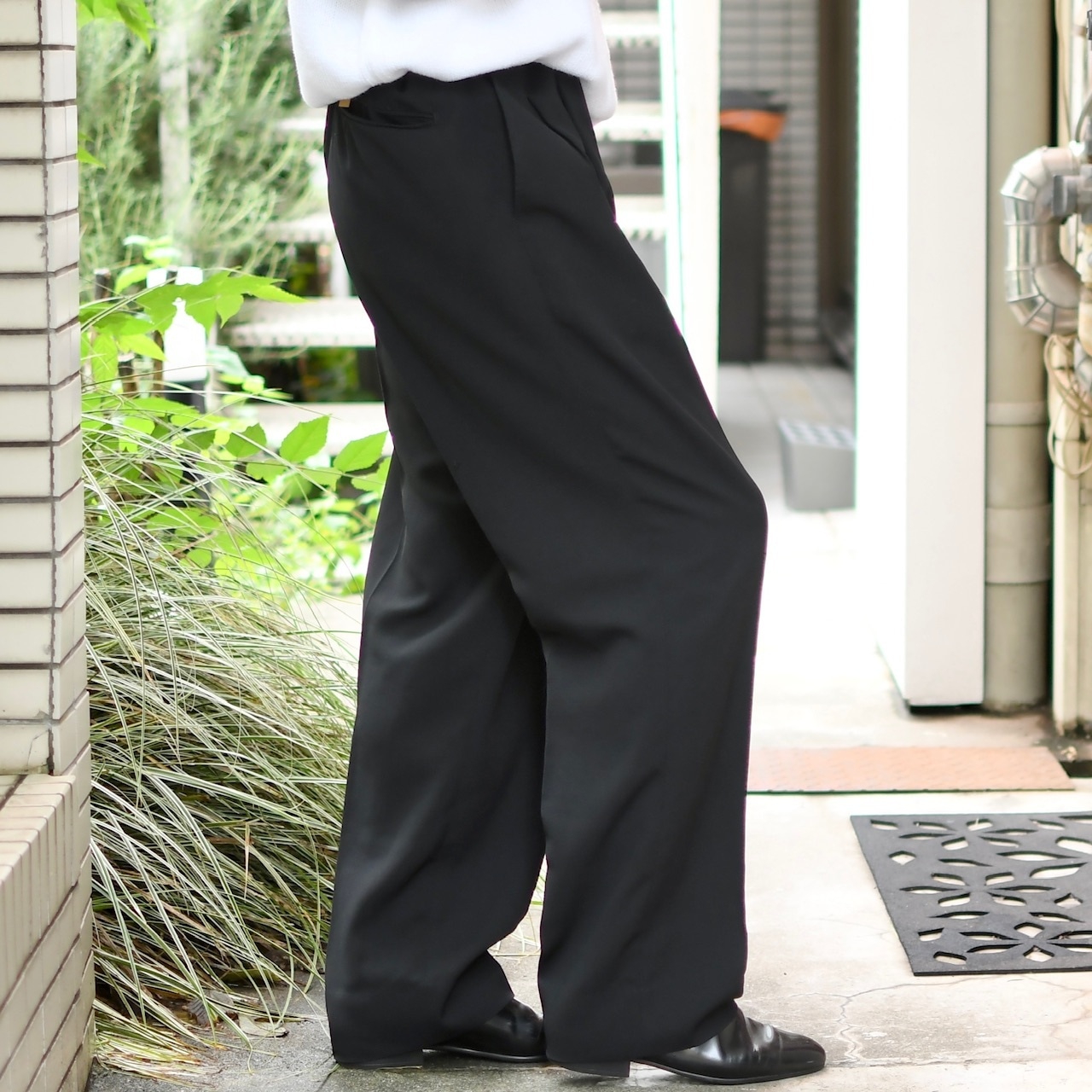 black 2tuck slacks