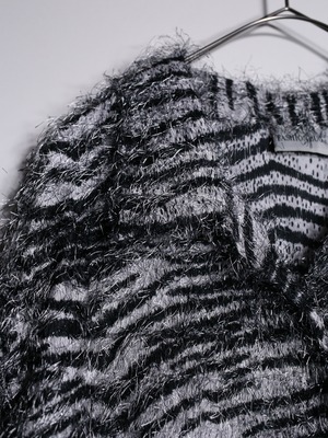 "モケモケ" zebra pattern over silhouette open collar shirt