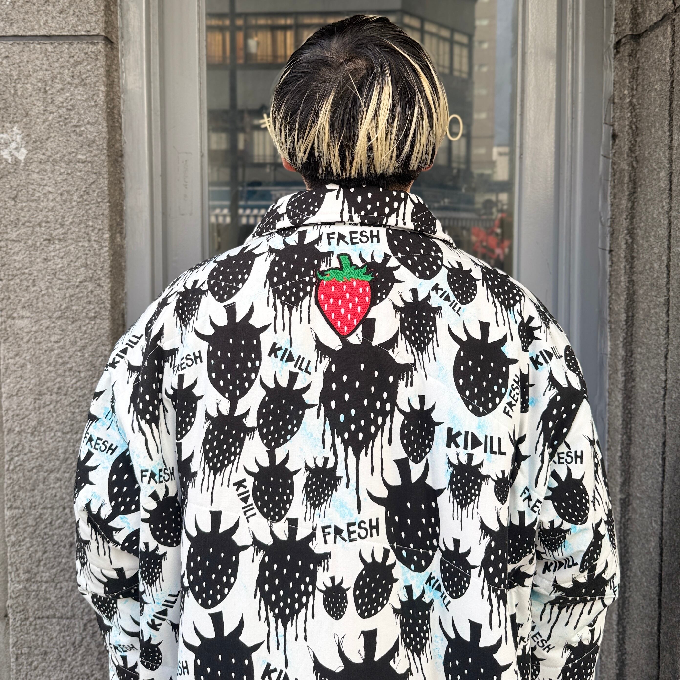 KIDILL / STRAWBERRY QUILTED OVERSIZED COAT / WHITE × BLACK