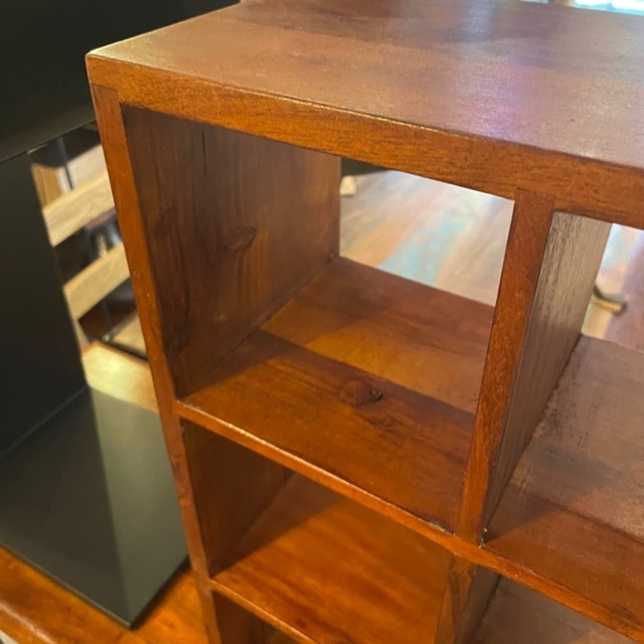 India Acacia Wood  Openwork 6-Sided Rack / インド アカシア6面すかしラック 天然木 ラック カラーボックス風 リビング収納 本棚 棚 インテリア ディスプレイラック 木製 ナチュラル クラシック アンティーク風 ギフト プレゼント 引越し祝い 新生活