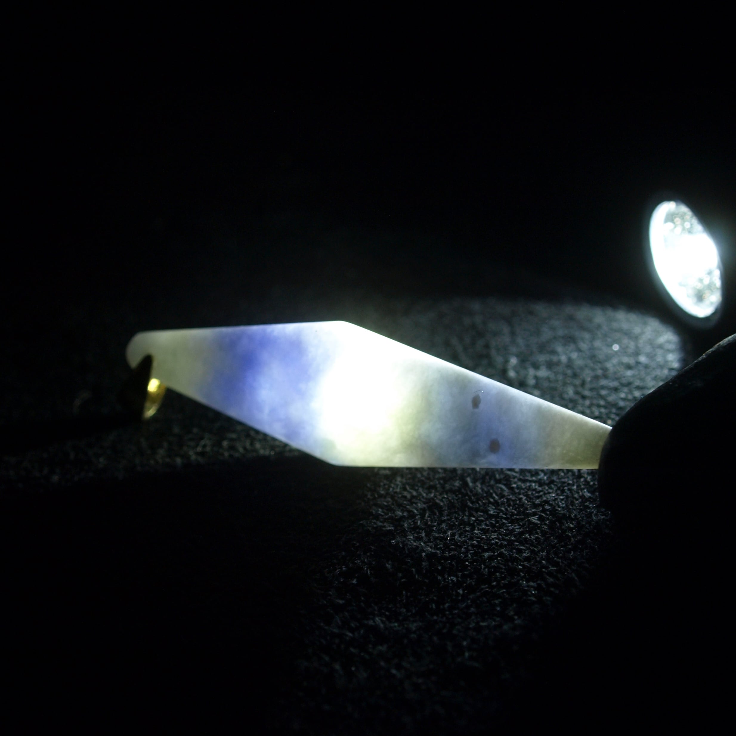 糸魚川翡翠 ラベンダー 板材 337g (80×60×30mm)