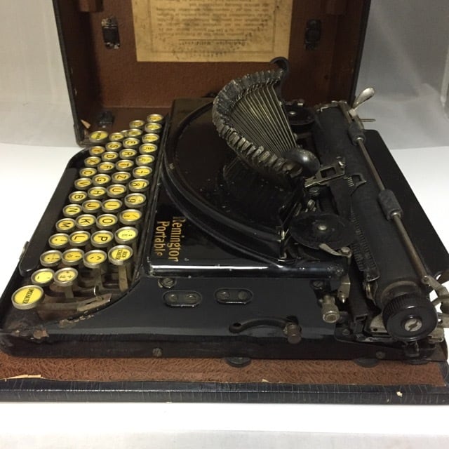 ポータブルタイプライター　Remington