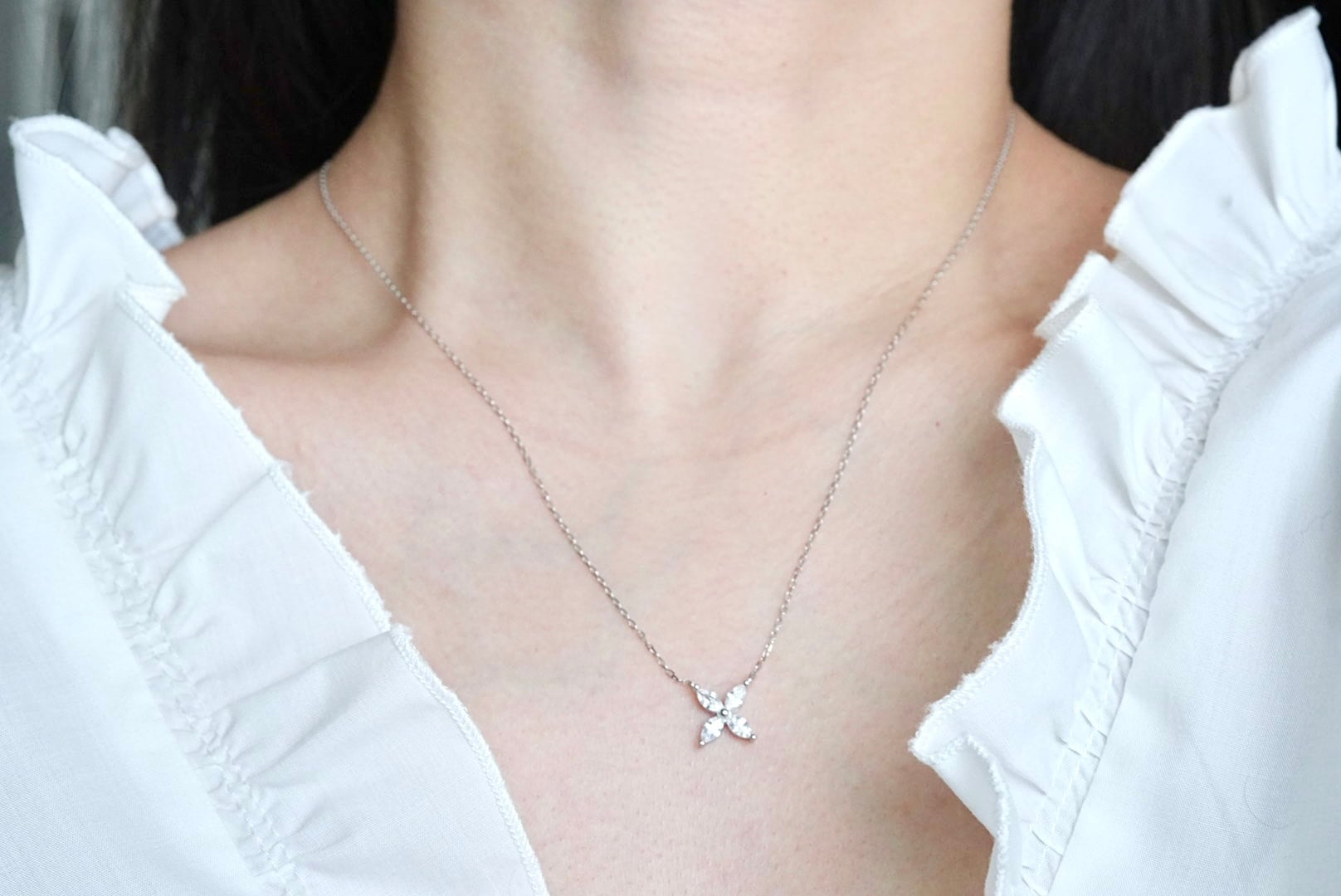 fleur papillon necklace