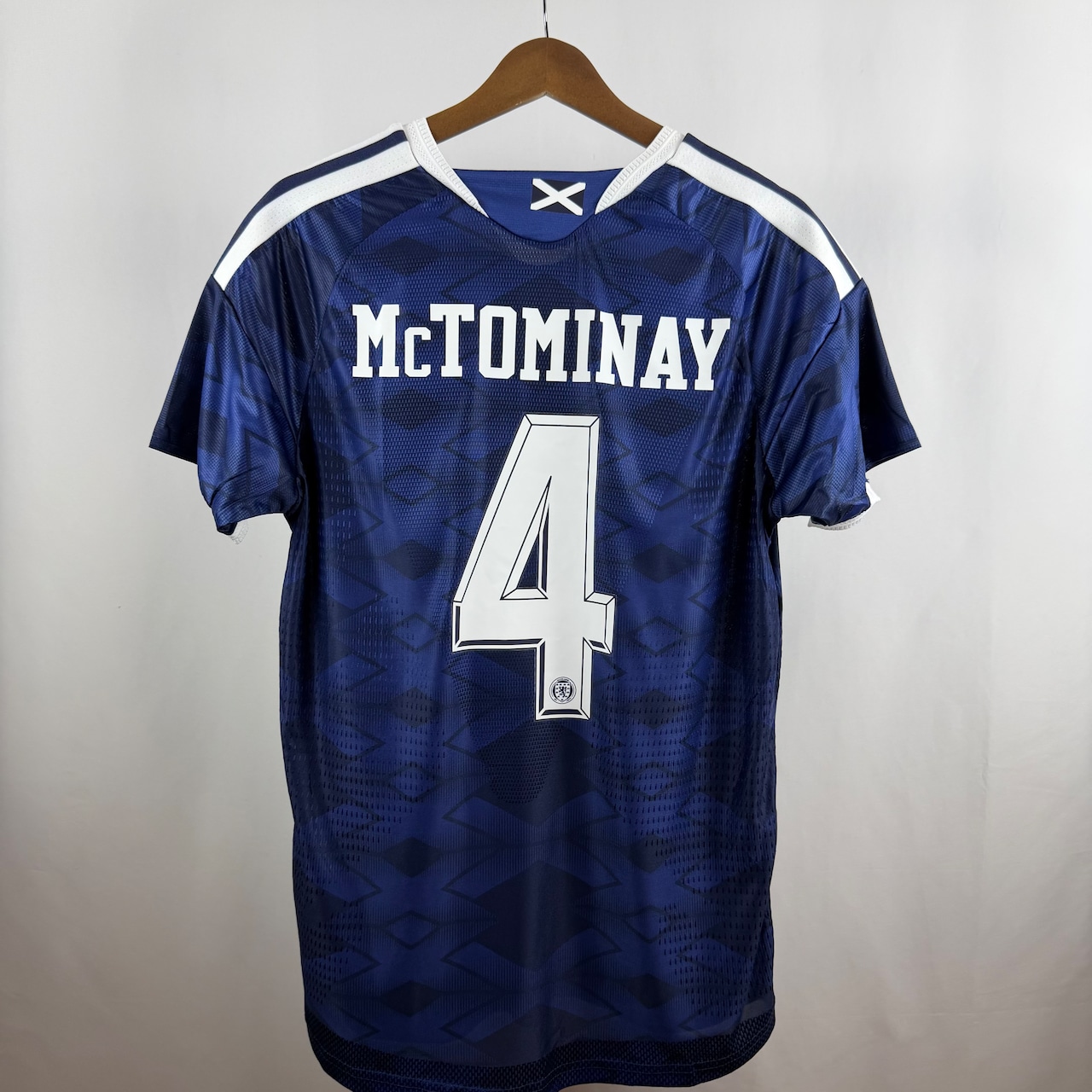 【即納】スコットランド代表 2026 ホーム サッカーユニフォーム McTOMINAY #4