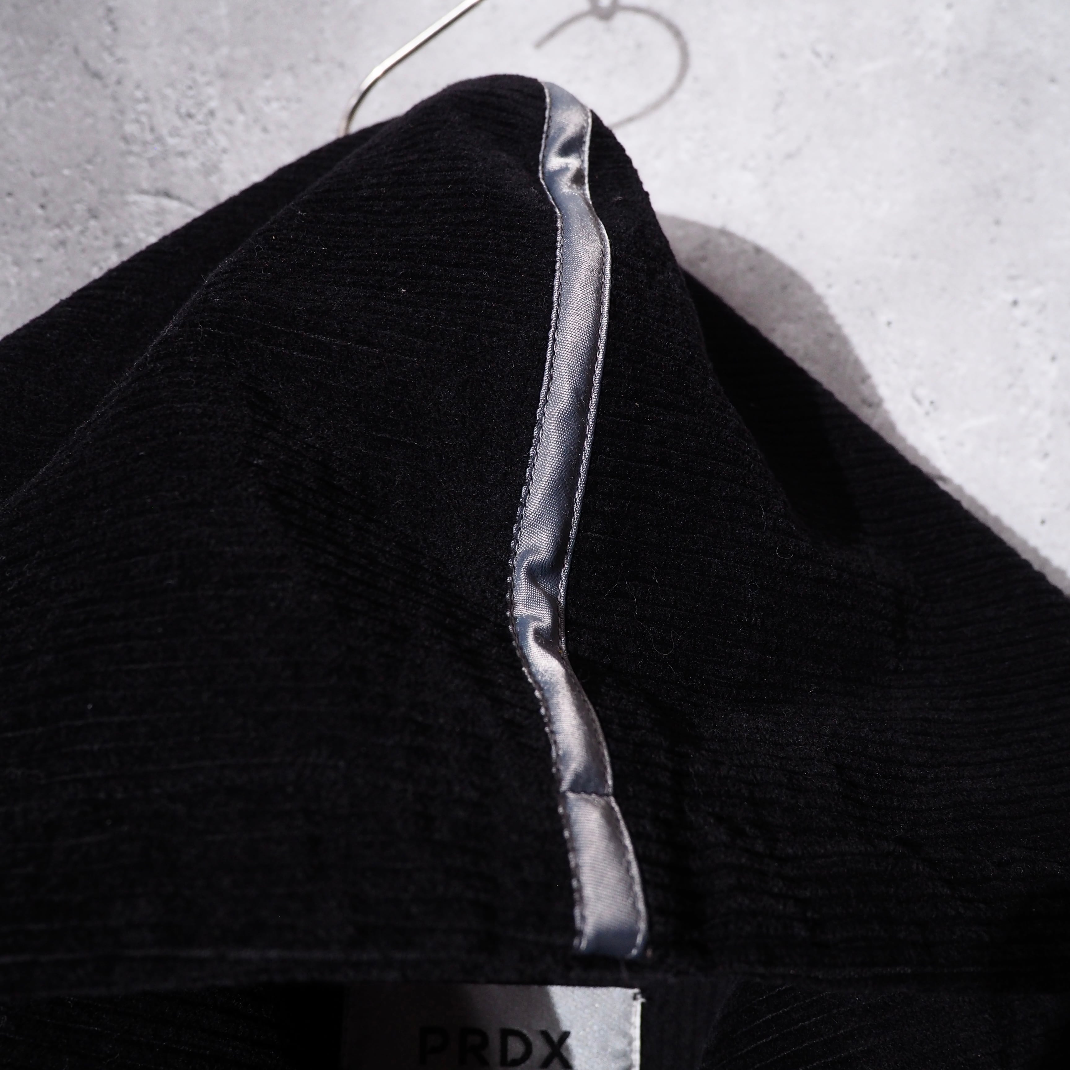 " PRDX " Black Corduroy × Piping Line Embbossed Hoodie coat