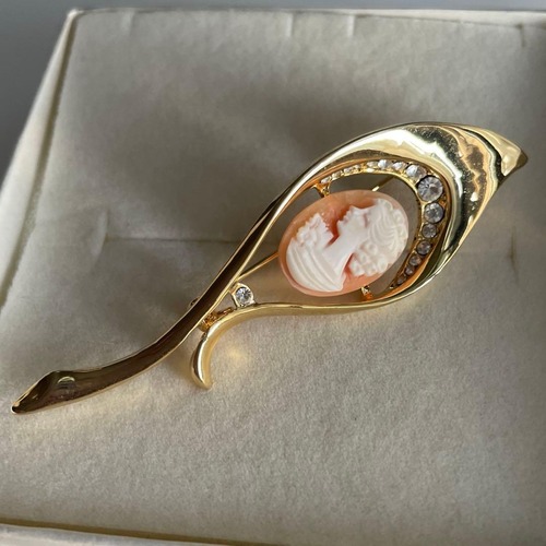 カメオ ゴールド カラーブローチ