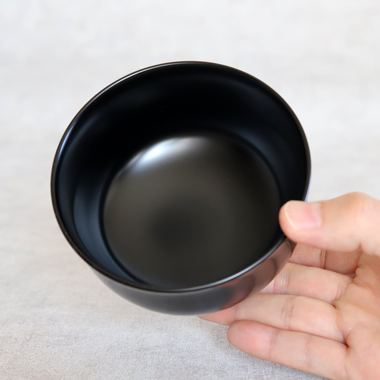 たっぷりサイズの汁椀。お味噌汁やスープをたっぷりといただきたい方に