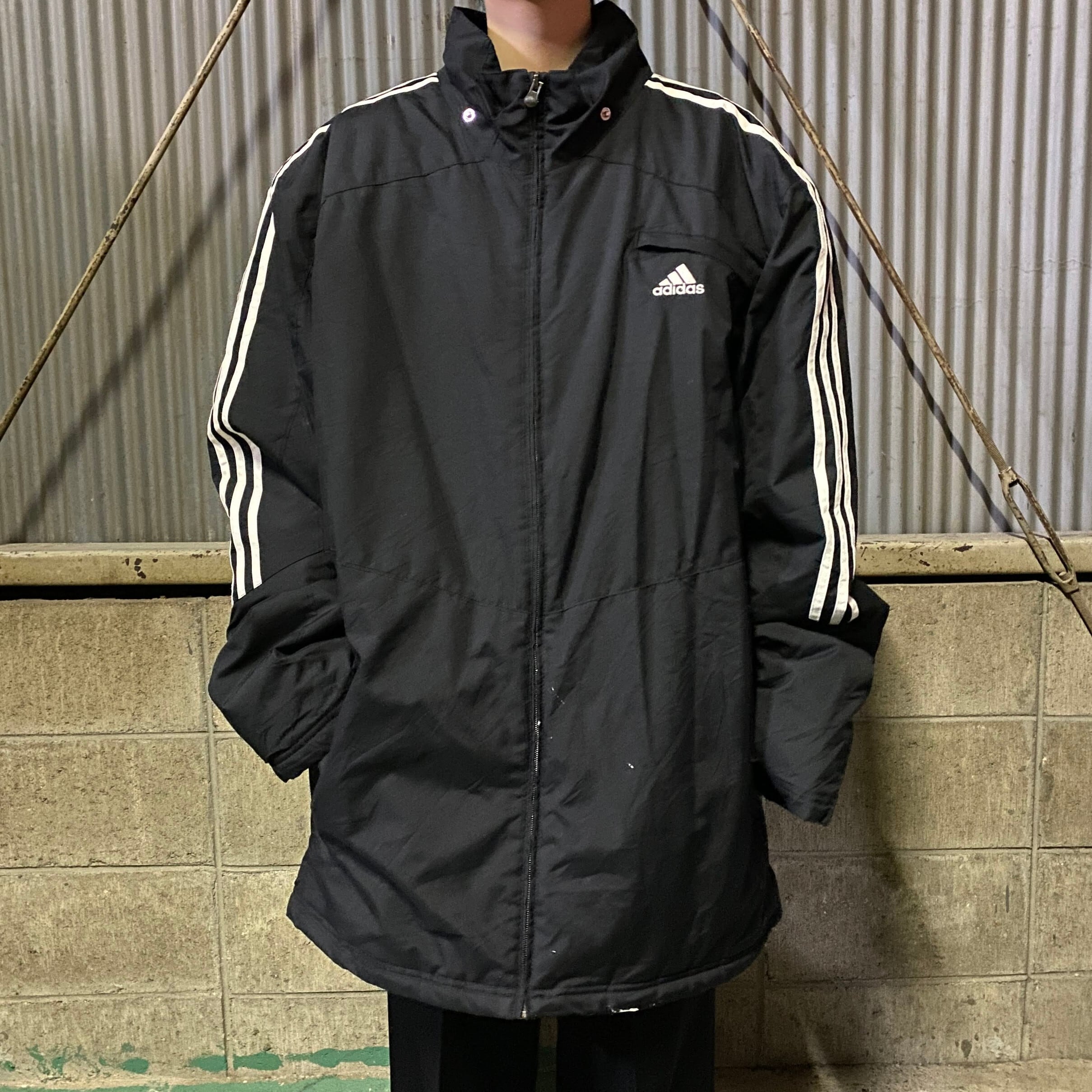 ビッグサイズ 00年代 adidas アディダス 中綿ハーフコート メンズ2XL 古着 00s ヴィンテージ ビンテージ 3ライン ブラック  パフォーマンスロゴ刺? 大きいサイズ 【ブルゾン・ジャケット】【CS2301-30】【AN20】 | cave 古着屋【公式】古着通販サイト