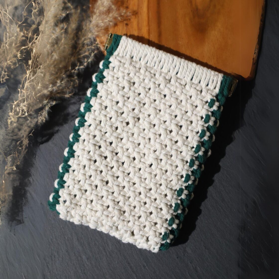 縦長バネ口ポーチ(ホワイト×ダークグリーン) | Pay ID