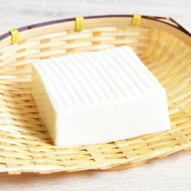 国産大豆の絹こし豆腐(140g)