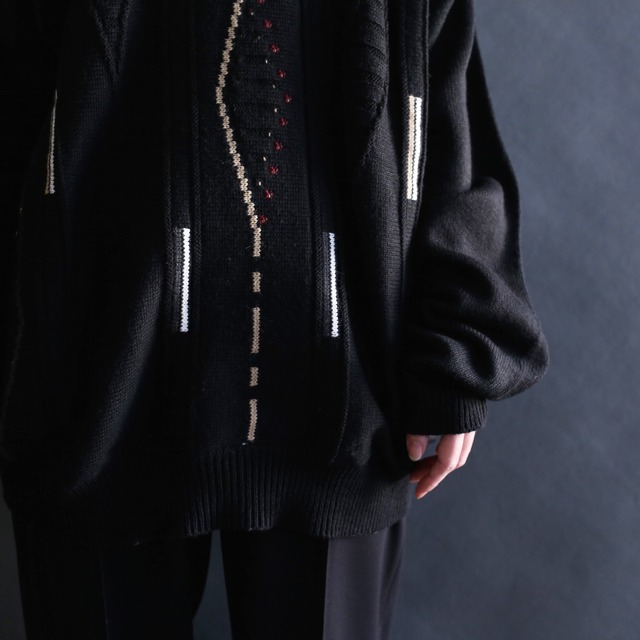 3D knit and color line black mode loose sweater