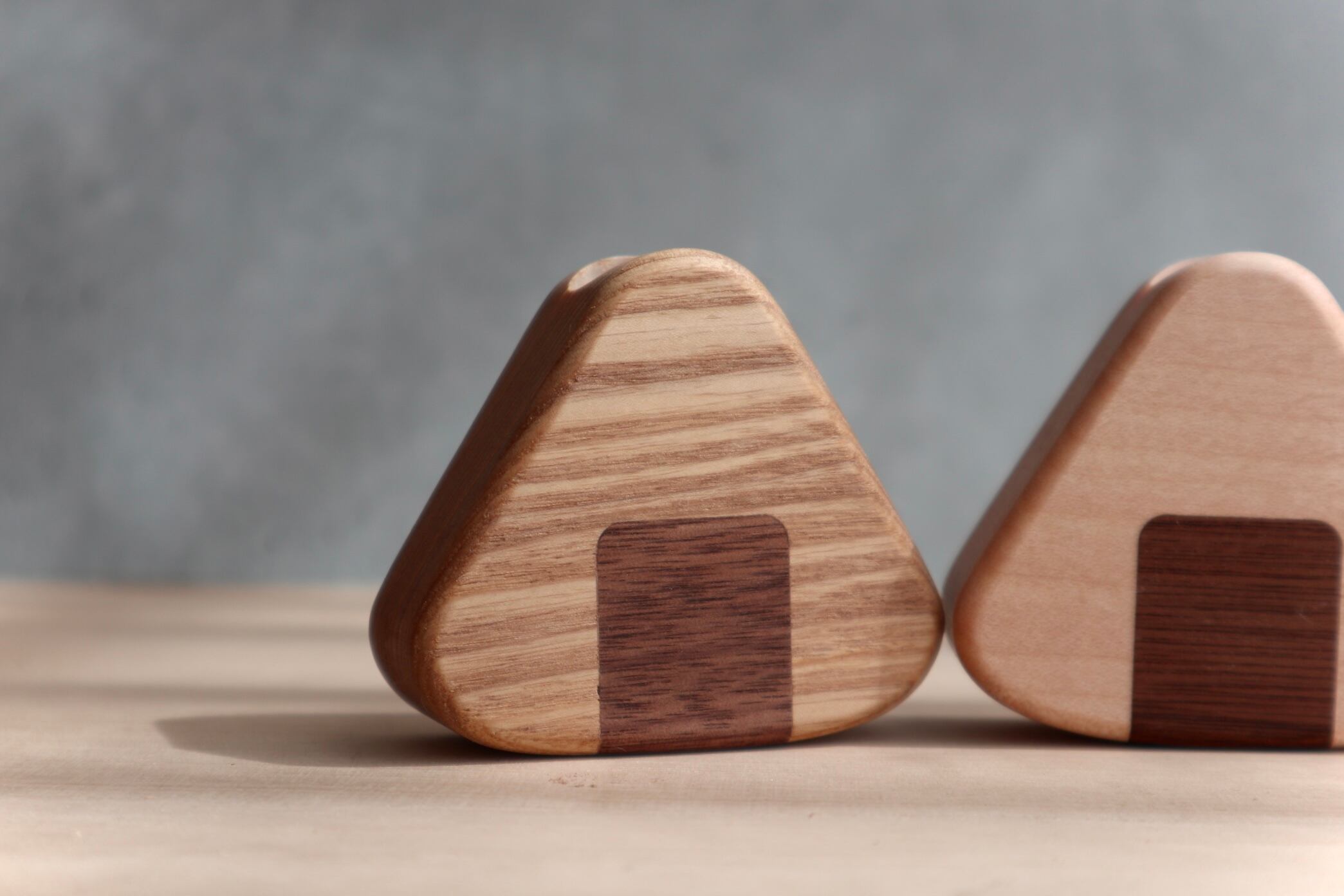 木のおにぎり 爪楊枝立て|木製ピックスタンド|無垢材 キッチン雑貨・ギフト|モコヤクラフト|MOKOYA