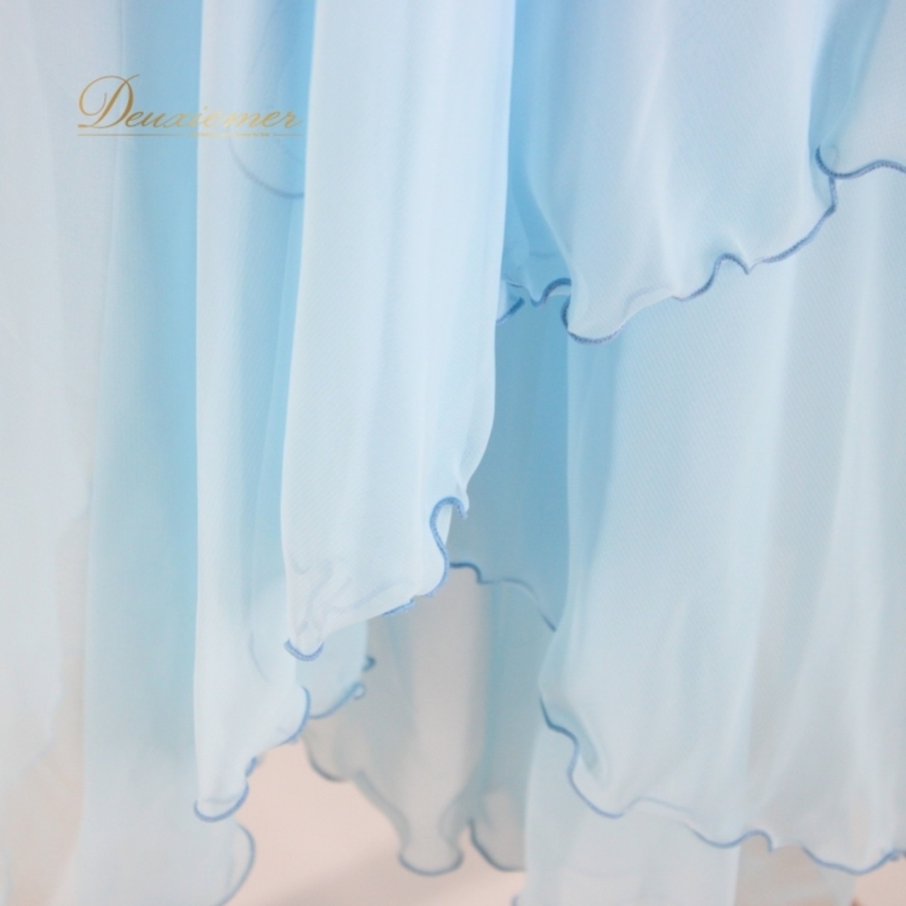 社交ダンス 衣装 スタンダード スカート レッスンウェア 女性用 オールシーズン 水色 ブルー系 練習着 無地 シンプル 清楚 上品 かわいい ポリエステル 軽量 デザイン スリット かわいいスタイル 合わせやすい 薄手 快適 おしゃれ カジュアル リラックス ウエストゴム 軽やか ボトムス ダンス用衣装 スカート丈 スカートスタイル