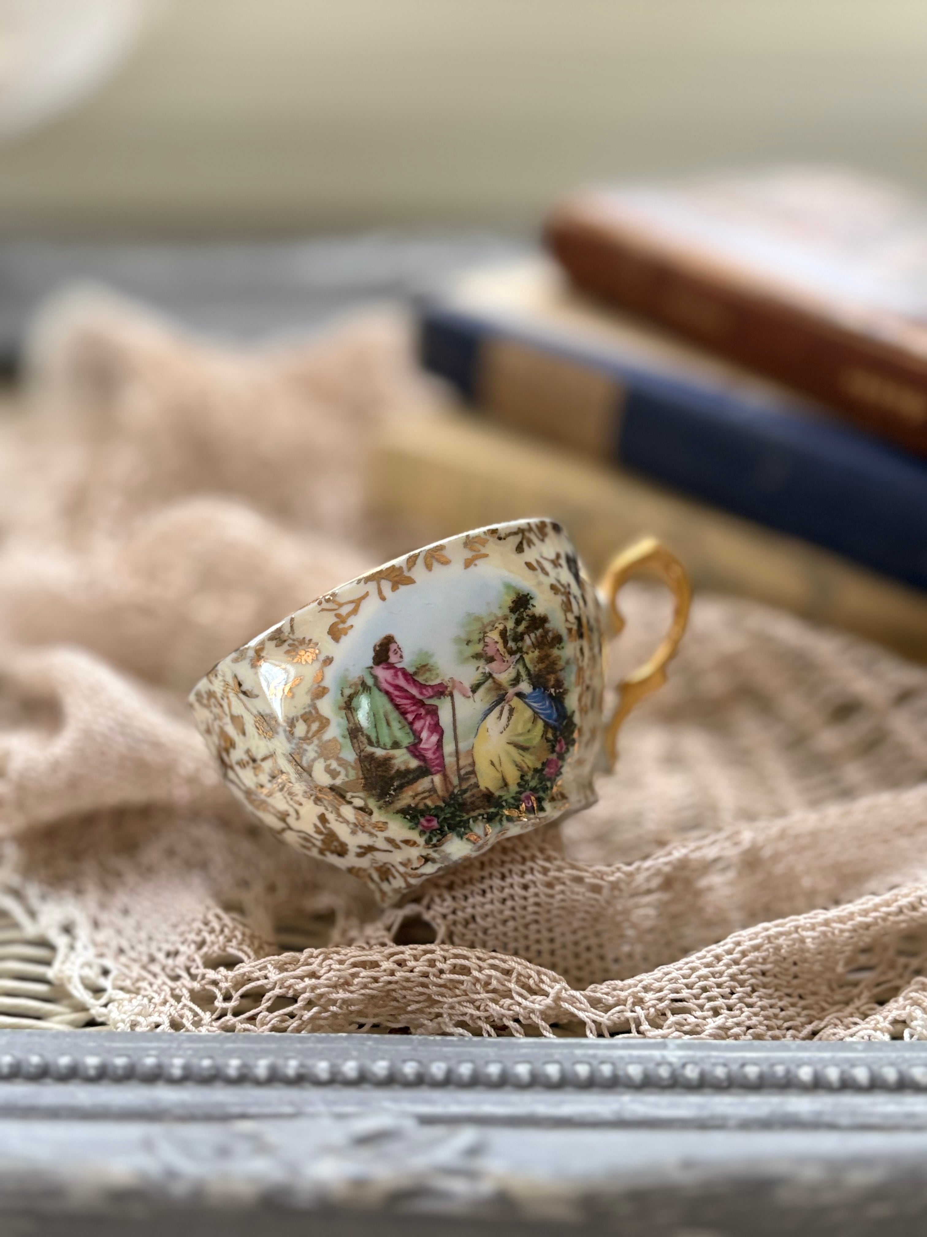 Vintage 小さなカップ 貴族 ロマンス柄 チンツ柄 インテリア 花柄 金彩 フラワーベース 撮影小物 インテリア小物