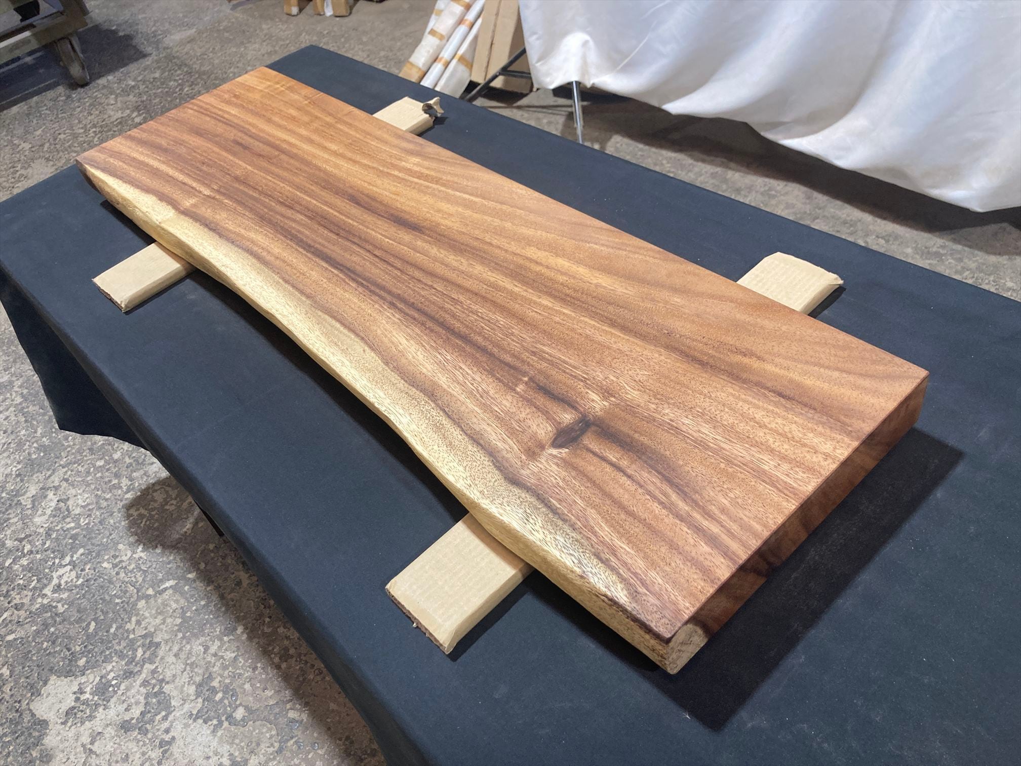 無垢一枚板ダイニングテーブル乾燥材　サイズ1950ｘ890　両面フラット加工済！ 無垢一枚板ダイニングテーブル乾燥材 サイズ1950x890 両面フラット