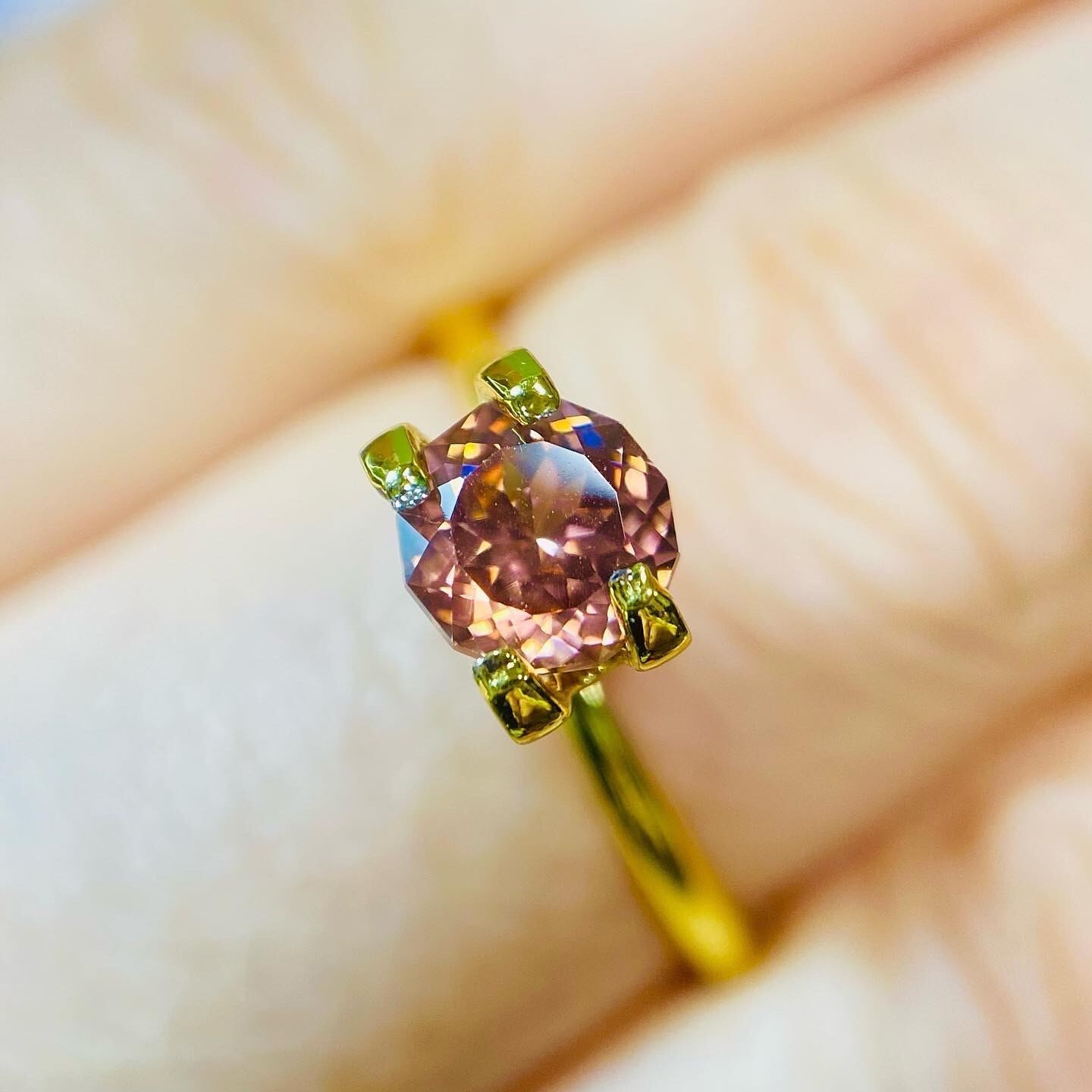 ダリアなピンクジルコン