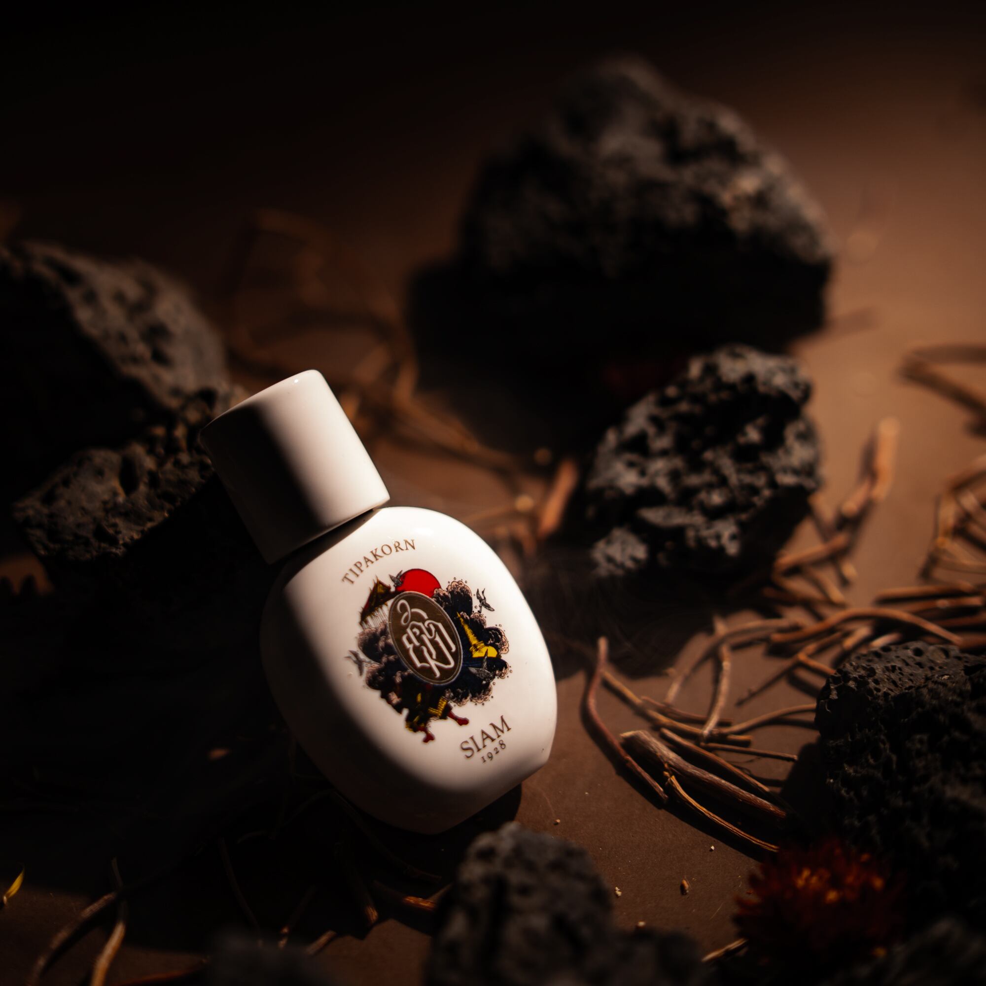 アウトスポークン バイ ファーギー 練り香水入りペンダント (激レア品) SIAM1928】TIPAKORN | 香跡万里KOUSEKIBANRI