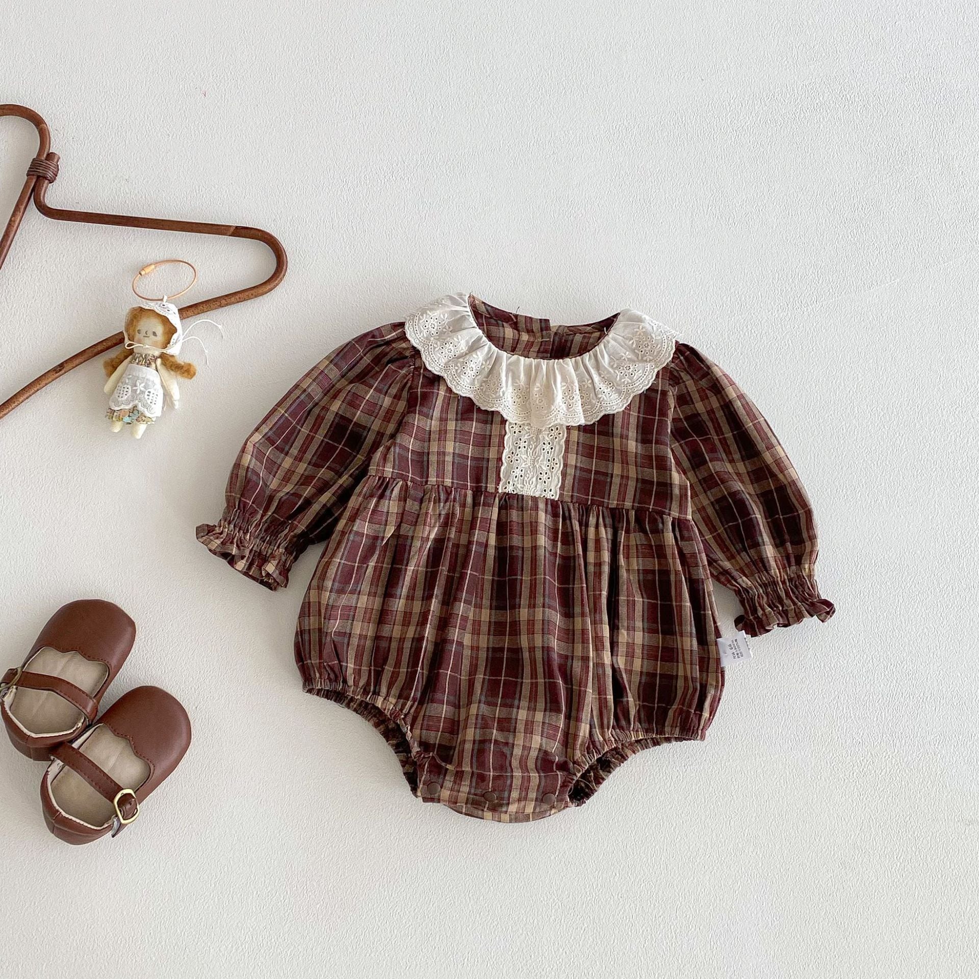 BABY】レトロブラウンチェックロンパース | Betty