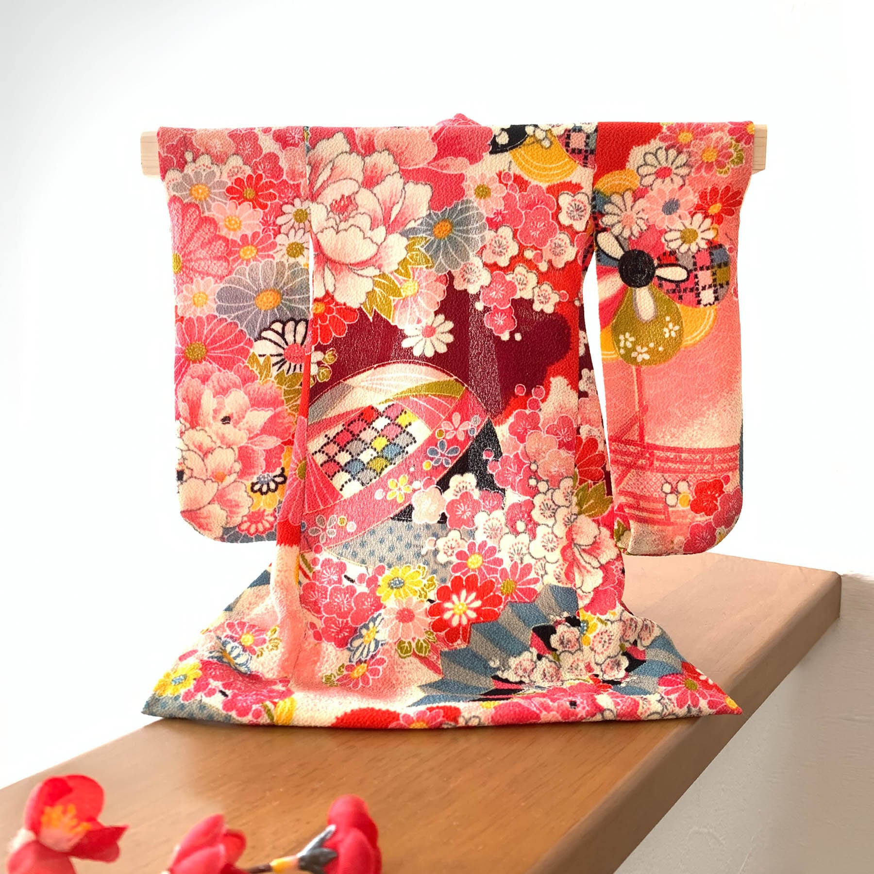 ミニチュア飾り着物キット 鶴と貝桶柄 若菜色・衣桁付き | 松喜屋 | 和