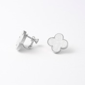 クローバー ピアス / イヤリング 18mm【SV×WH】