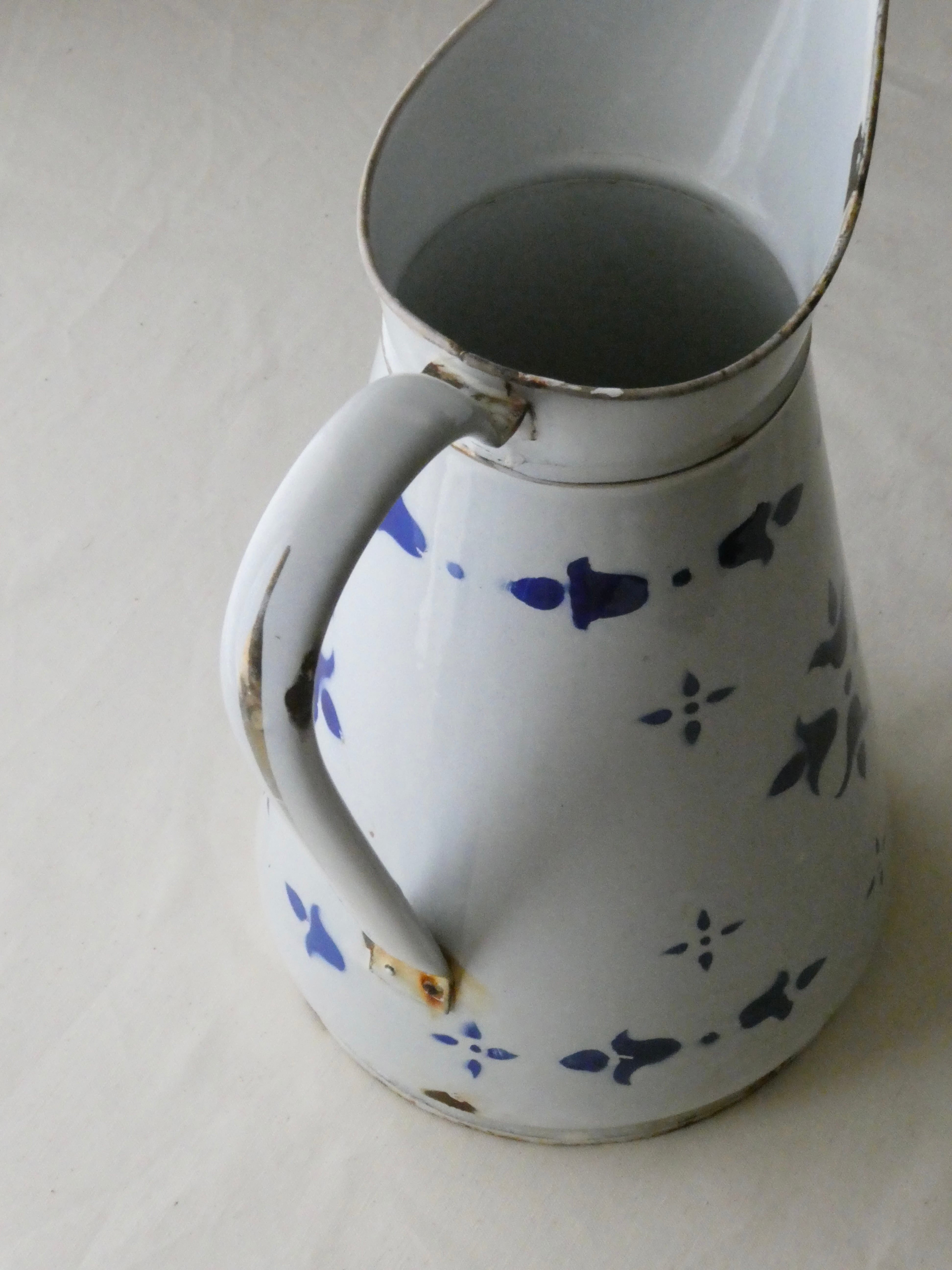 french vintage picher / ステンシル柄の琺瑯のピッチャー h34.3cm