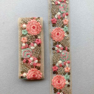 〈再入荷〉ピンクのお花とスパンコールの刺繍チュールリボン（1mカット）