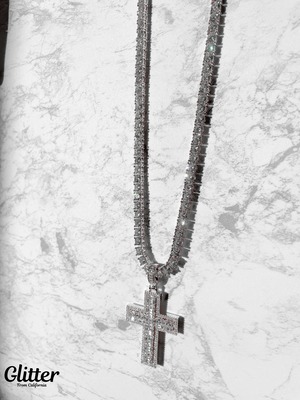 Baguette Diamond Cross Necklace | Glitter powered by BASE