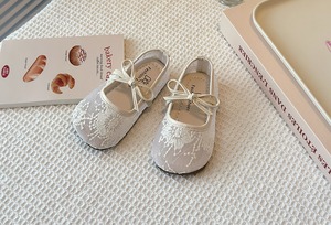 Floral embroidered shoes