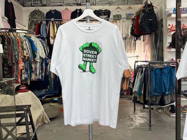 DOVER STREET MARKET × KAWS TEE WHITE XL 66620