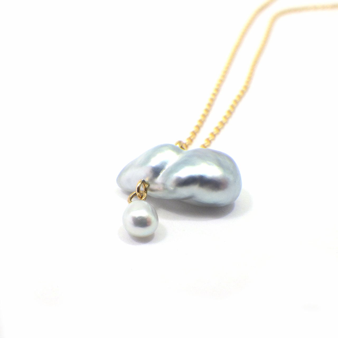 K18YG 南洋白蝶ケシ真珠 ペンダントネックレス《雲と雨粒》（KR71030