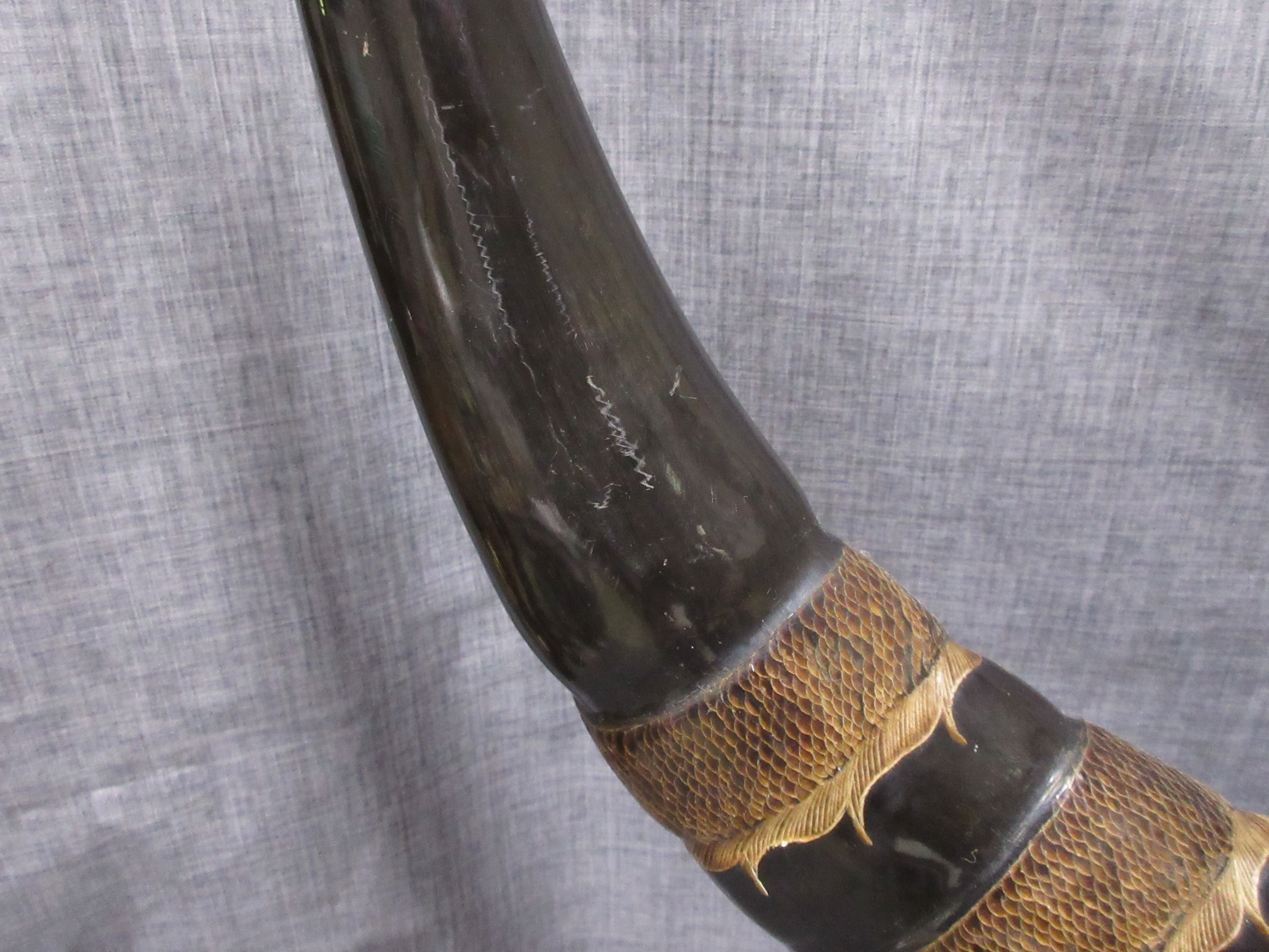 水牛の角 龍柄彫刻 民芸品 置物 台座付 (大) type-G | ギャラリー寿