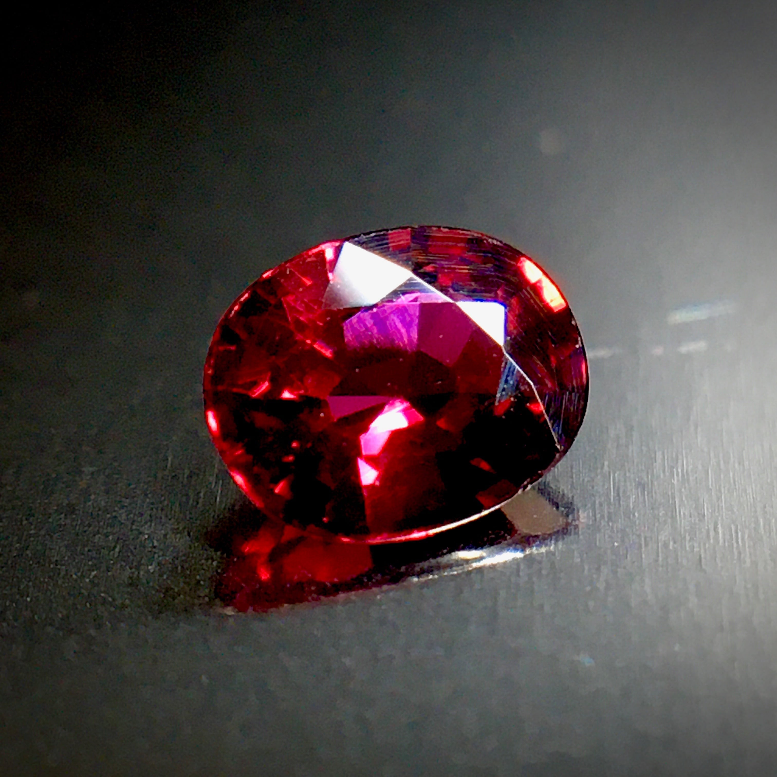 深い”真紅”の輝き 0.2ct 天然 ピジョンブラッド ルビー | Frederick’s Gems&Jewelry powered by BASE