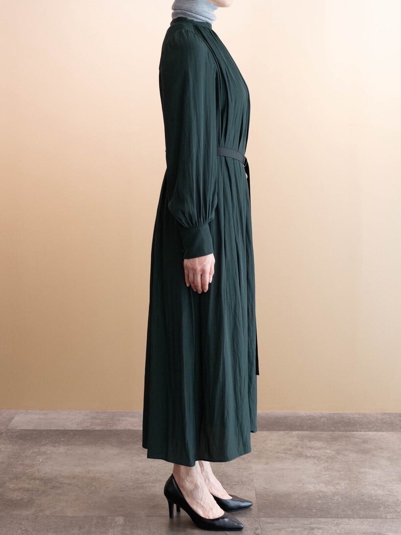 サテンギャザーワンピース(ダークグリーン) | IKITSUKE