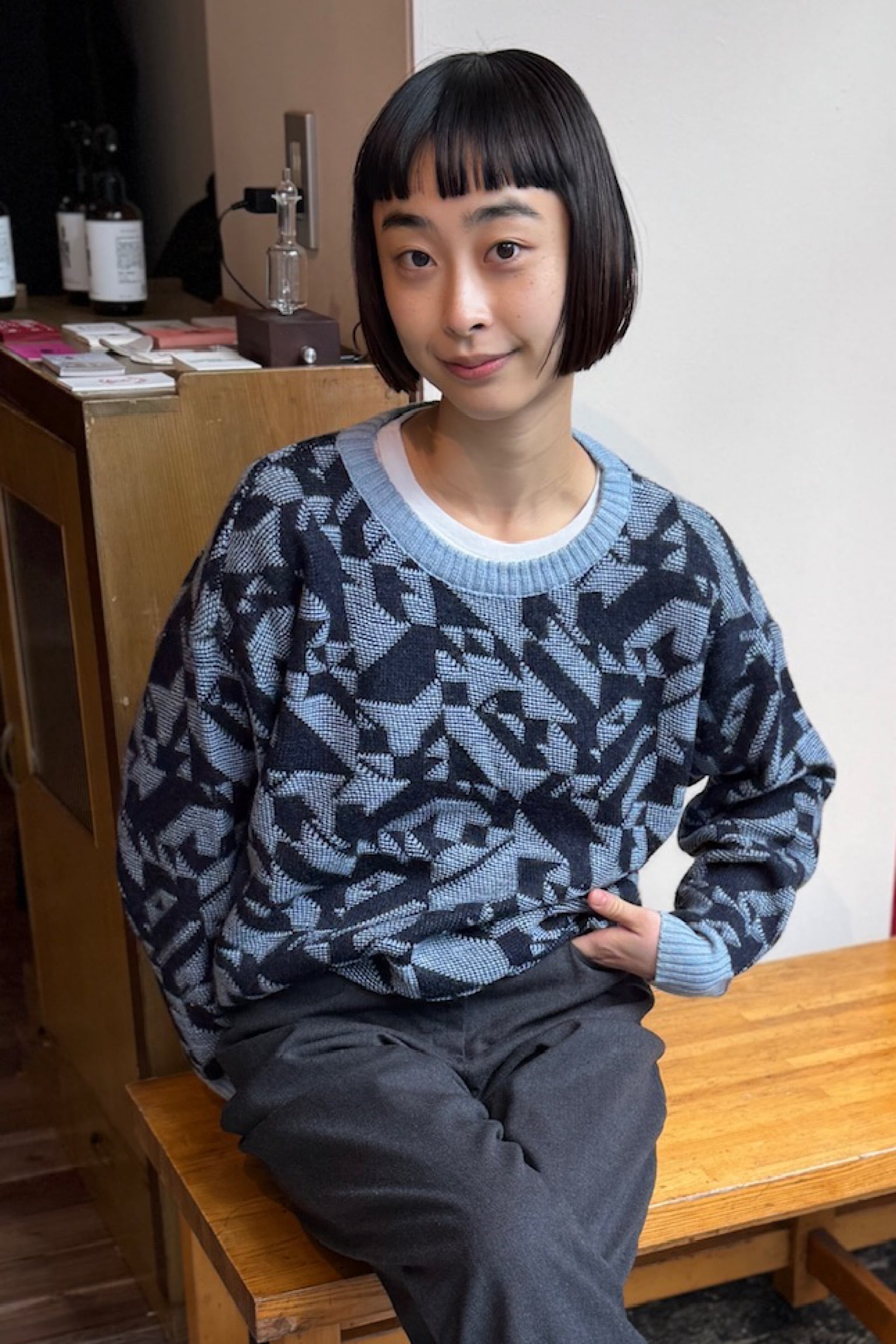 ジオメトリックブルーウールニット