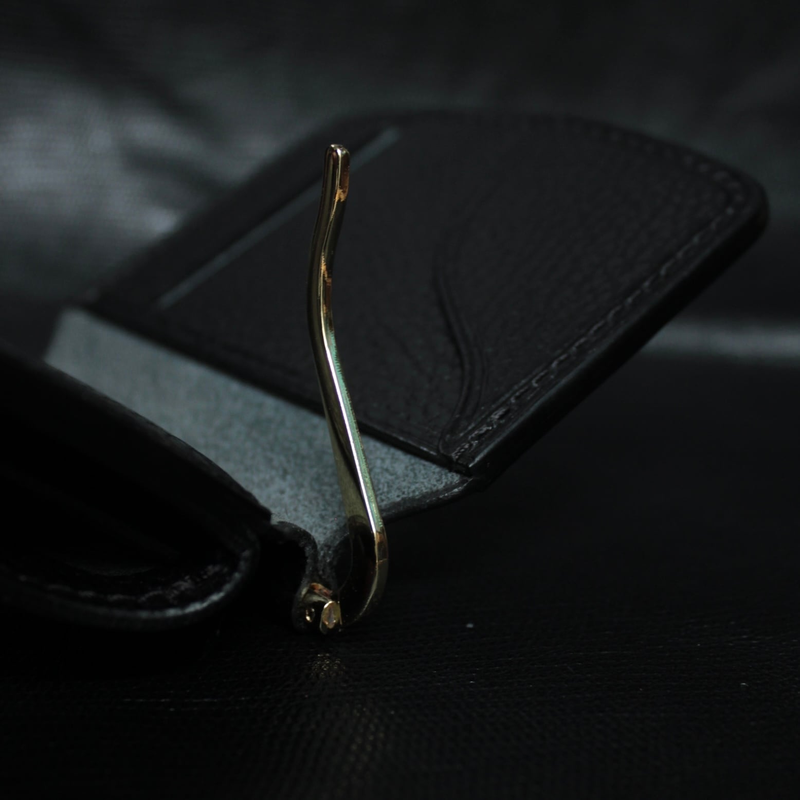 6T leatherworks マネークリップ　ブラック/ドラーロ マネークリップ(ブラック/ドラーロ,ワルピエ社) | 6T leatherworks