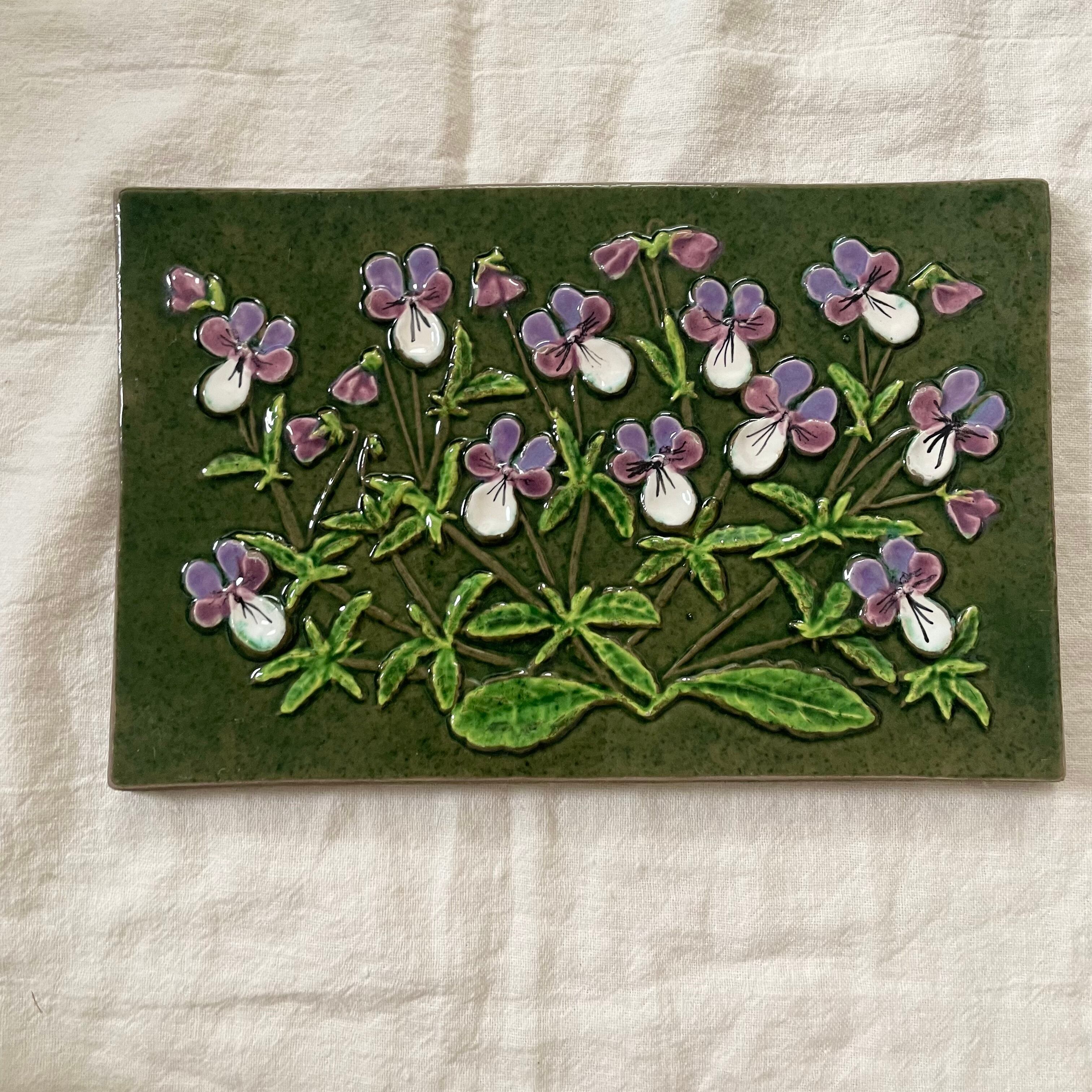 スミレの陶板