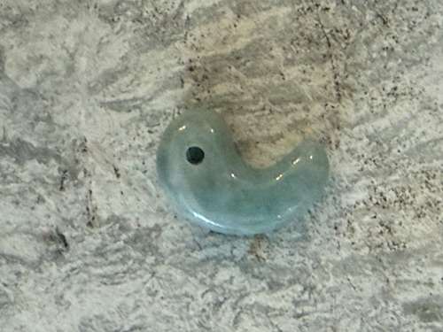 糸魚川翡翠 〜ミニ勾玉〜 透過(IM-077)・画像2