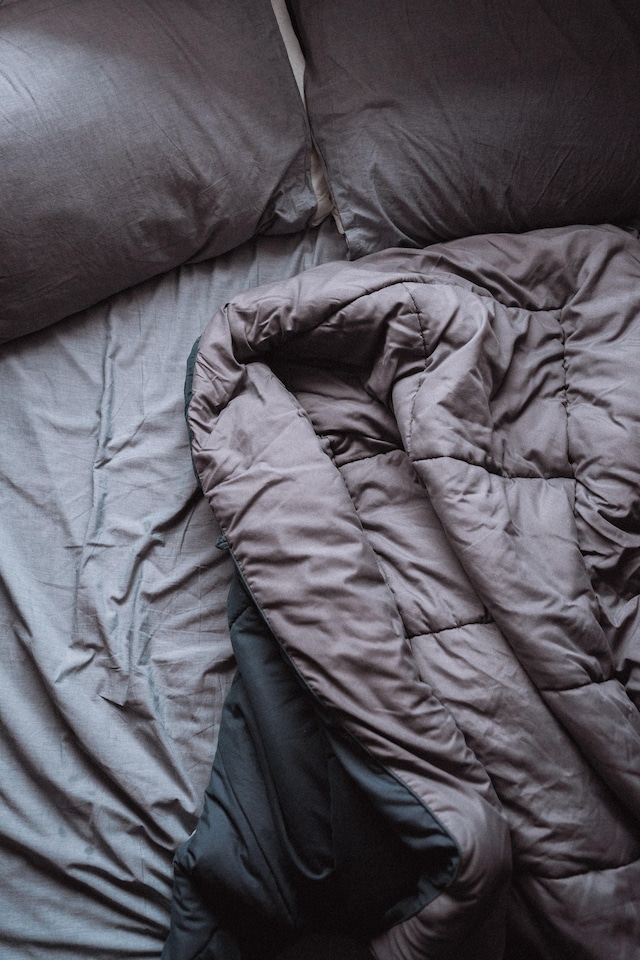 CHARCOAL GRAY BEDDING