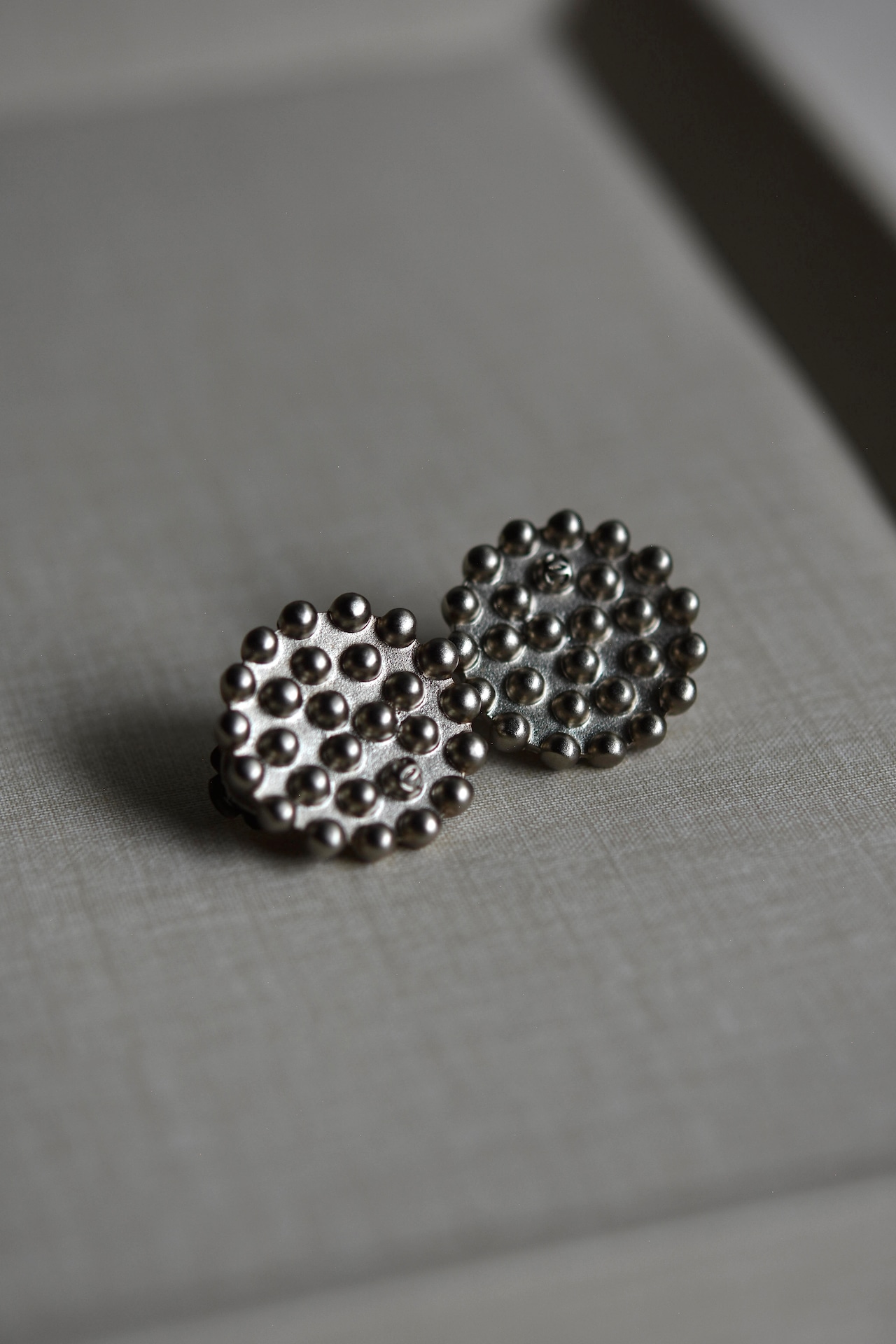 IORI/"CHANEL" earring/icon series dot