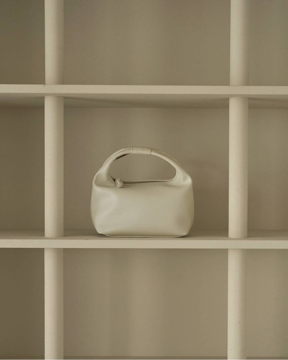 anuke(アンヌーク) Onehandle Leather Bag | サウスオレンジ｜メンズ