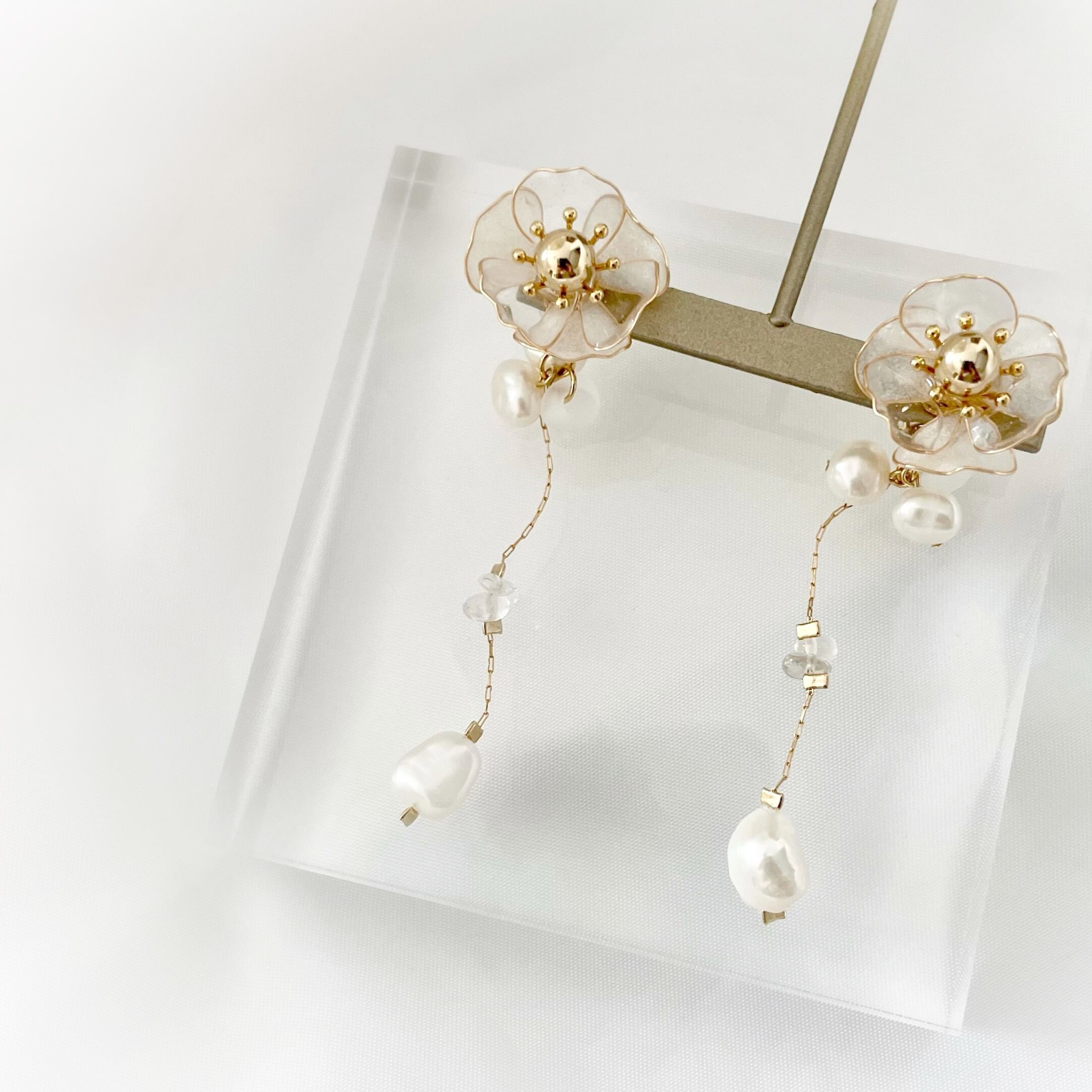 Dainty flower〜可憐な花】淡水パールチェーンピアス・イヤリング  