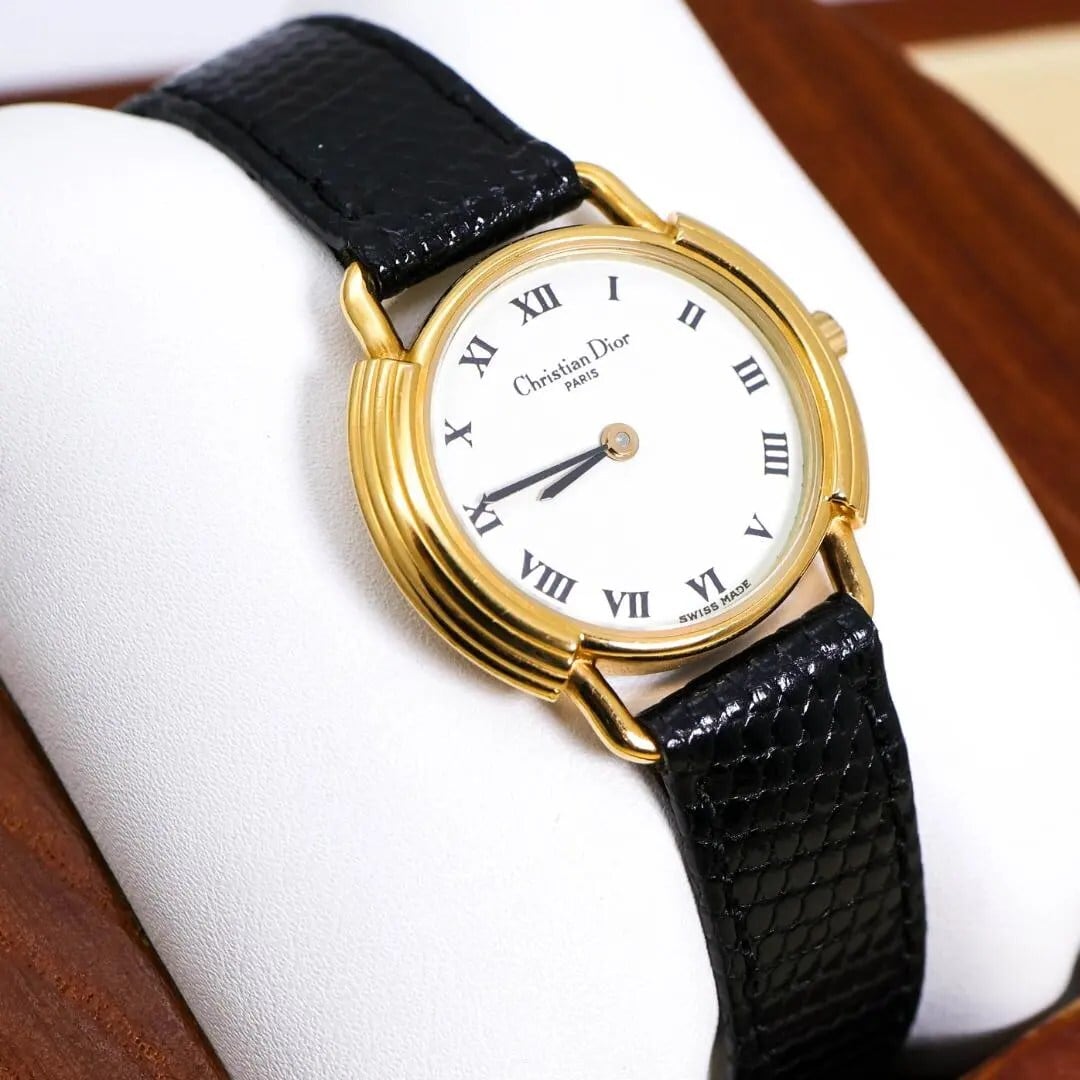 稼働 FENDI 腕時計 2100L 白文字盤 新品電池 ラウンド 650 | Like a