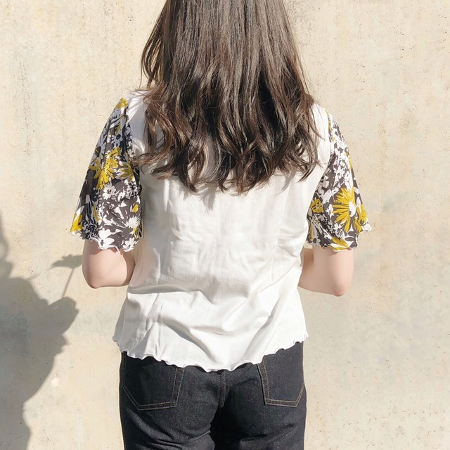 大きな花柄が可愛いトップス 柄スリーブTシャツ｜ブラック｜画像5