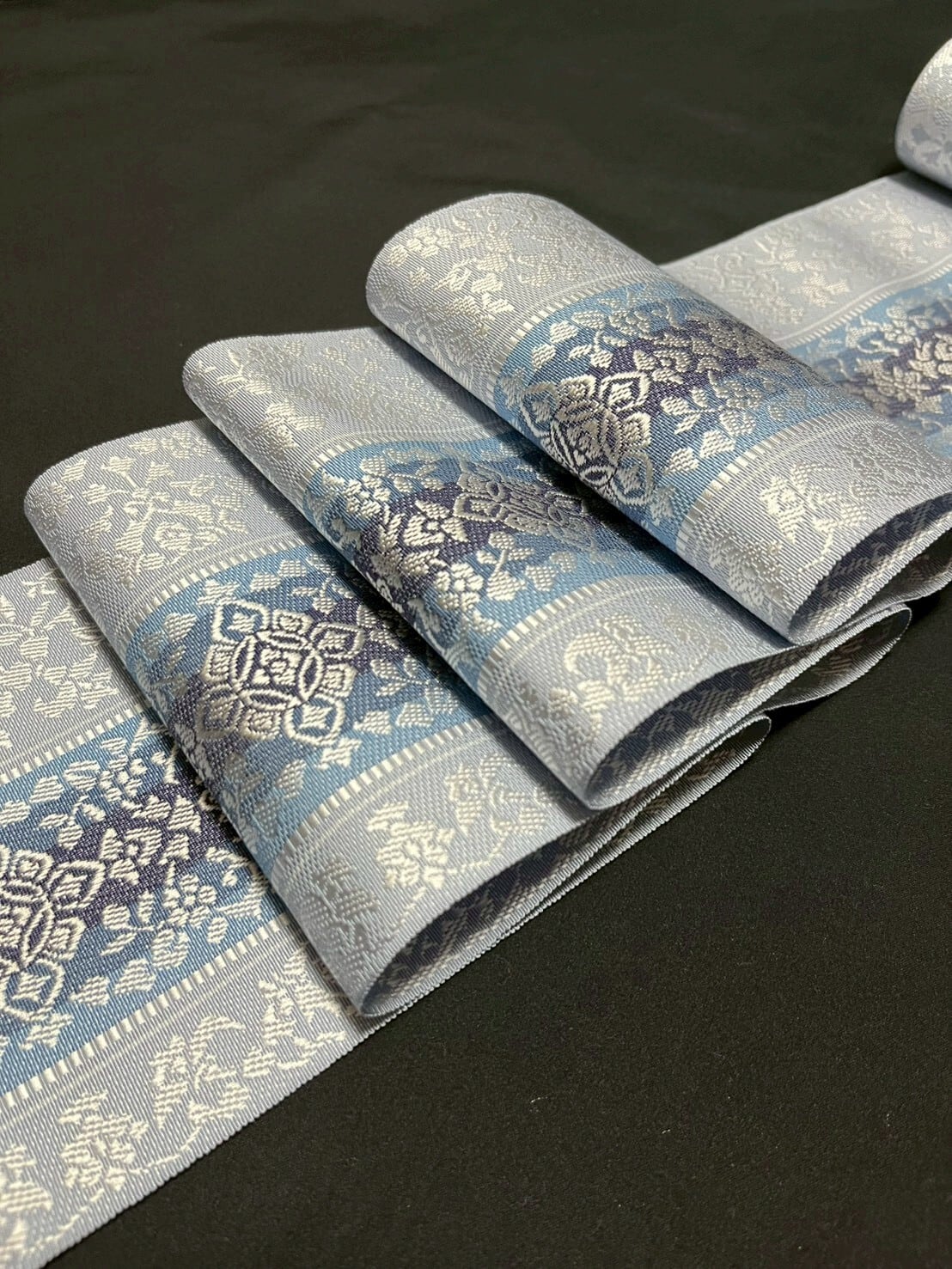 博多帯 半巾 森博多 4.3寸単変浮 ゆかた帯 シルバー ボタニカル | 帯と