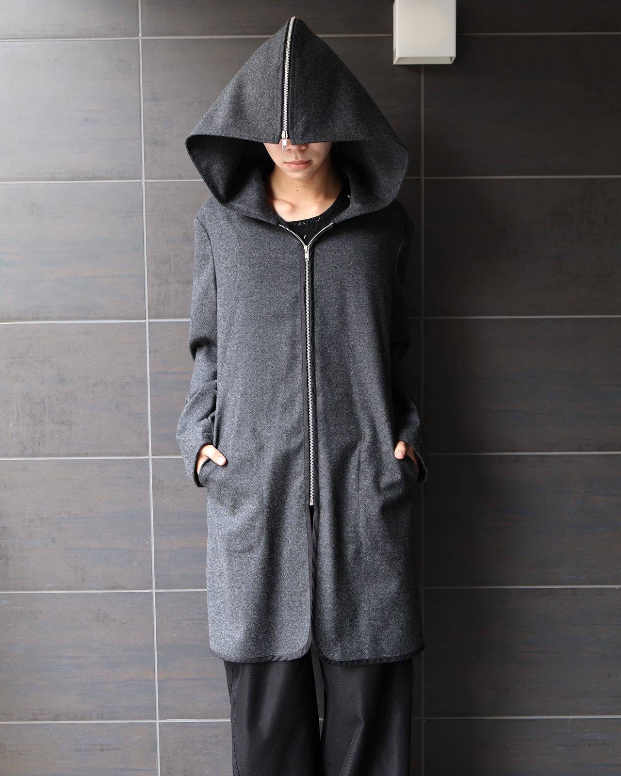 【COMME des GARCONS HOMME DEUX】zip up hooded half coat
