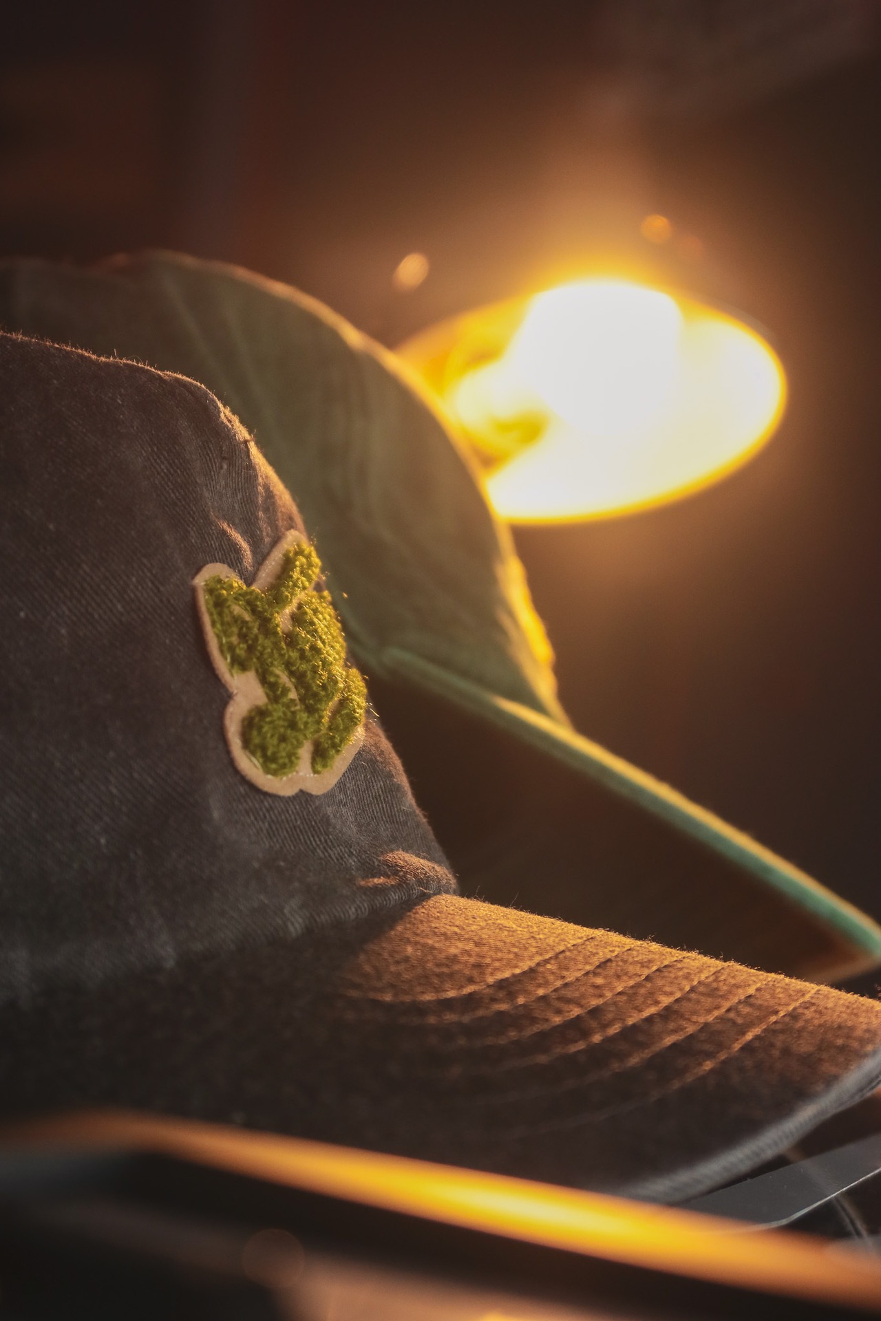 MOCO LOGO Relaxed 5 Panel Vintage Cap [BLACK]